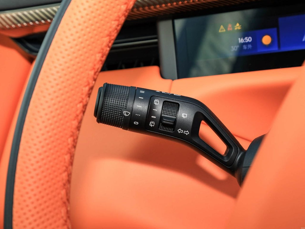 2025 Lynk & Co 900 2.0T EM-P Ultra 6-Seater