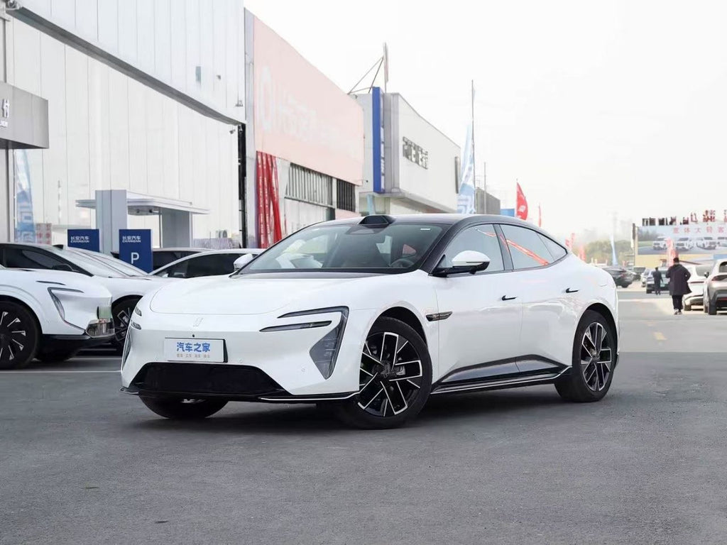 2025 AVATR 06 EV Elite | White / White & Purple | Unit 1