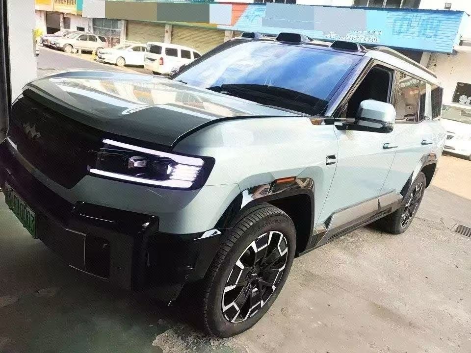 2025 BYD Leopard 8 PHEV Luxury Drone Edition