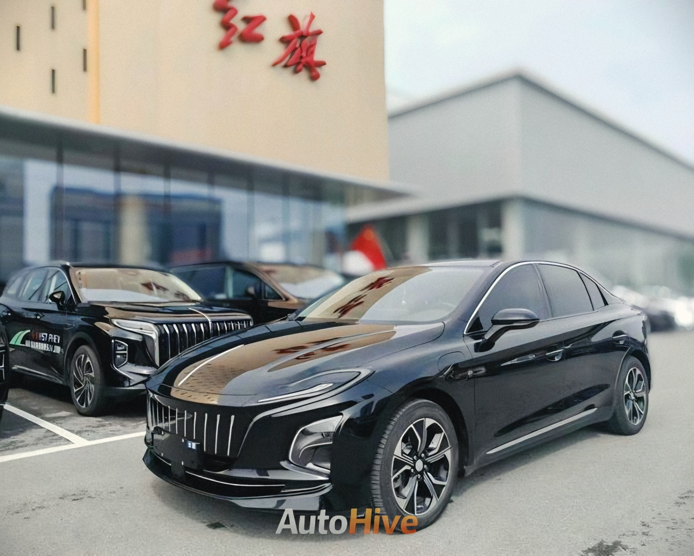 2021 Hongqi E-QM5 Charging Enjoy Edition
