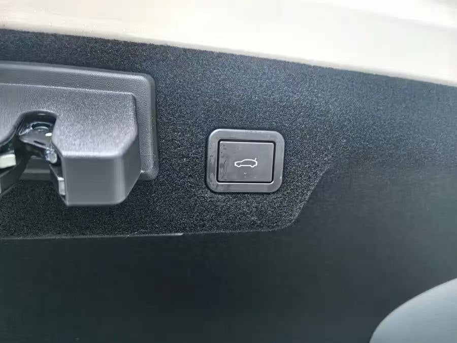 2025 Avatr 12 Ultra | Pure Electric AWD Luxury Sedan