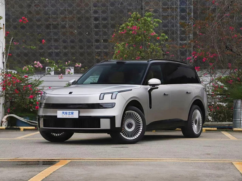 2025 Lynk & Co 900 1.5T EM-P Ultra 6-Seater | Silver