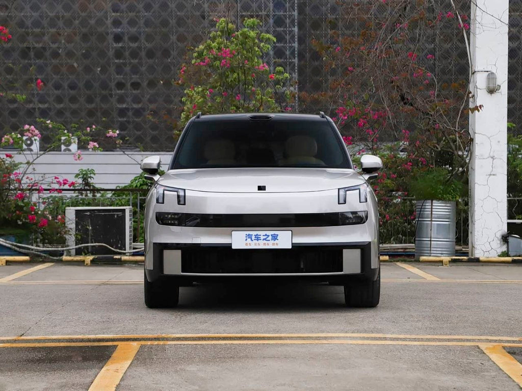 2025 Lynk & Co 900 1.5T EM-P Ultra 6-Seater | Silver