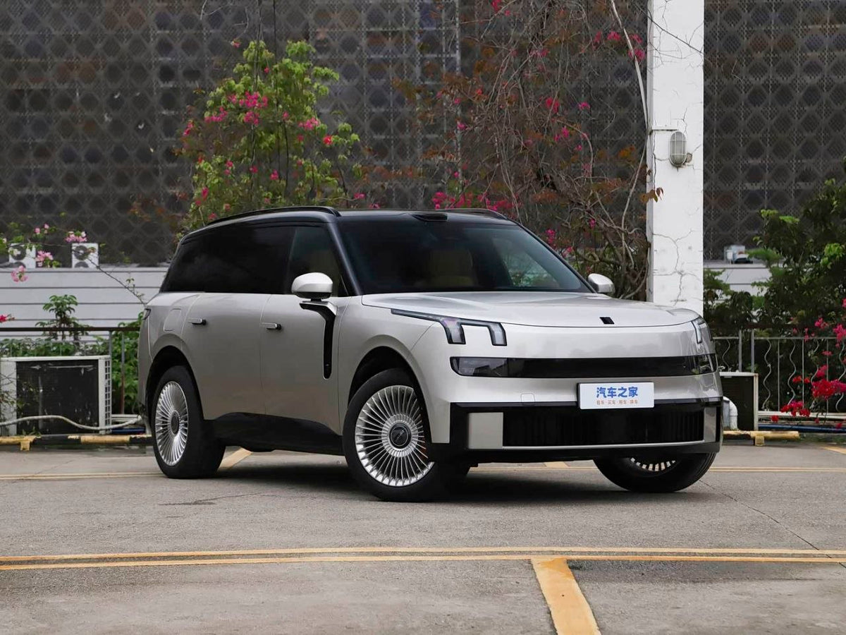 2025 Lynk & Co 900 1.5T EM-P Ultra 6-Seater | Silver