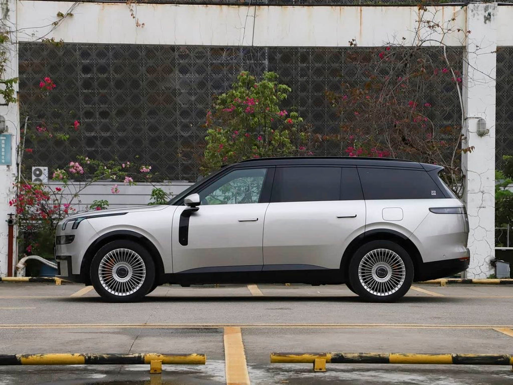2025 Lynk & Co 900 1.5T EM-P Ultra 6-Seater | Silver