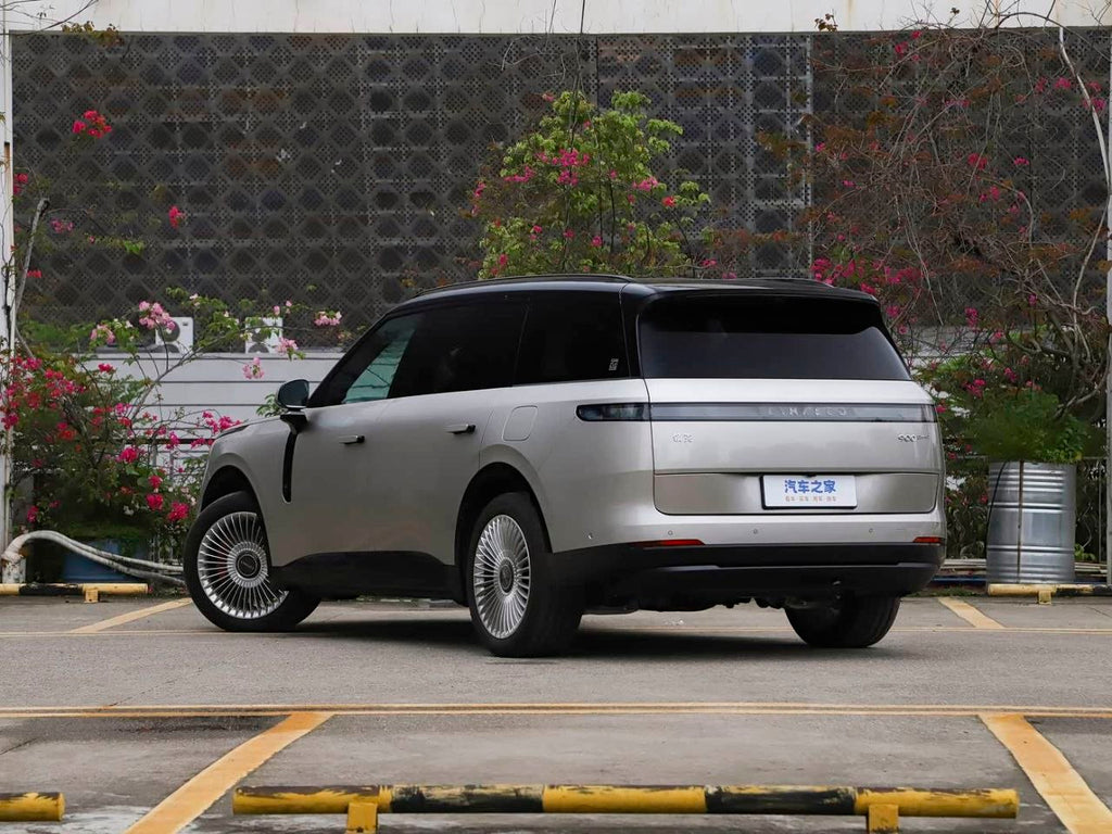 2025 Lynk & Co 900 1.5T EM-P Ultra 6-Seater | Silver