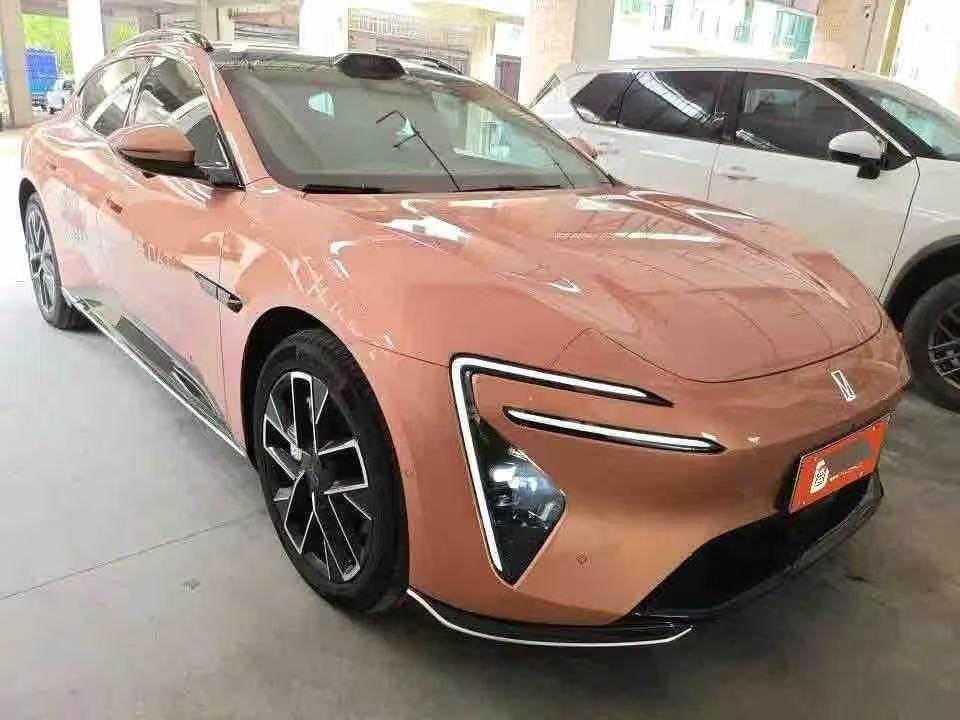 2026 AVATR 06T EV Triple-Motor, Orange