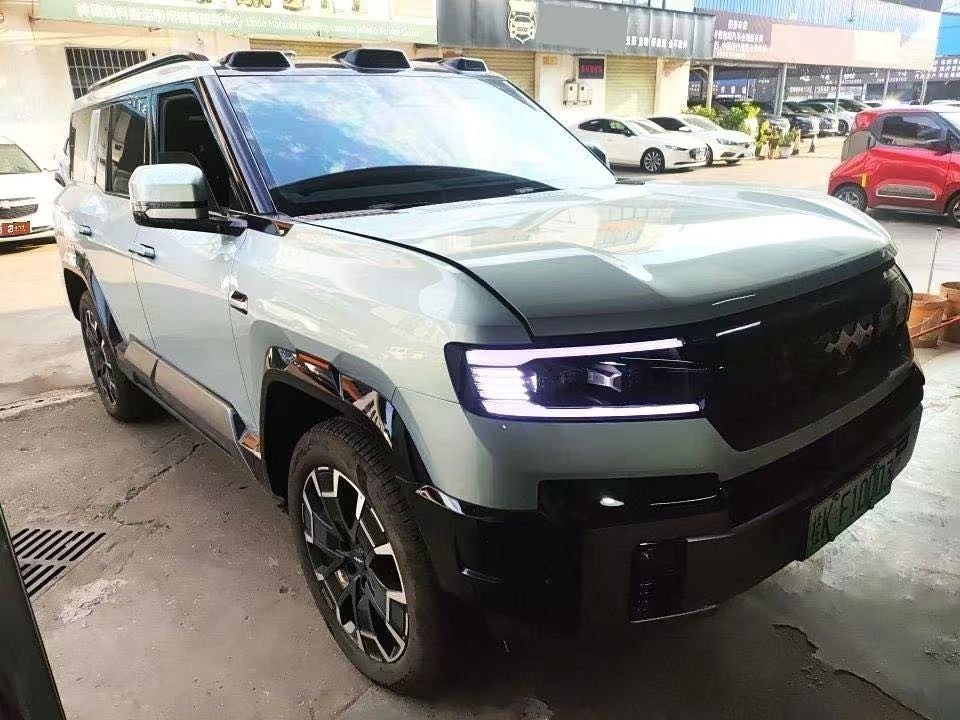 2025 BYD Leopard 8 PHEV Luxury Drone Edition