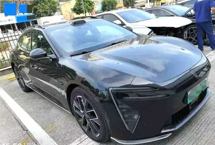 2026 AVATR 06T EV Triple-Motor