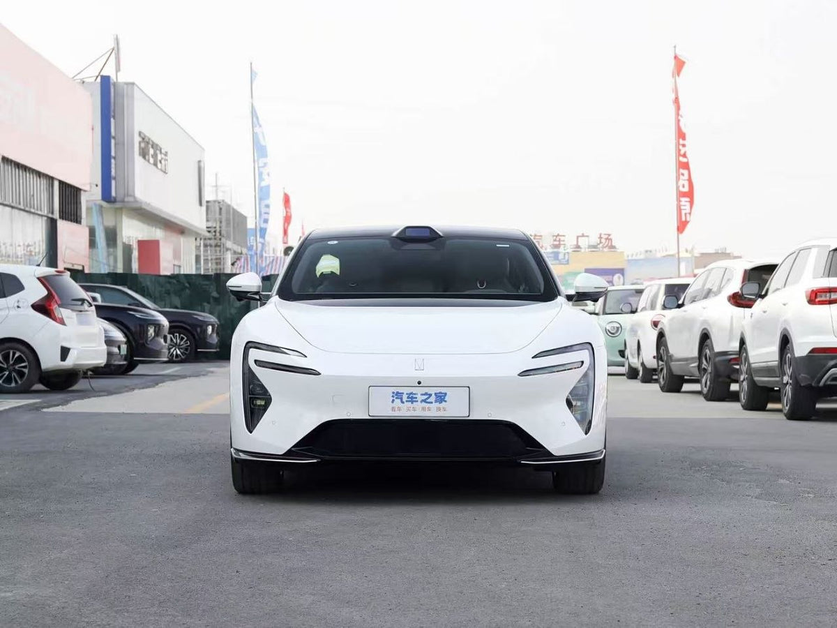 2025 AVATR 06 EV Elite | White / White & Purple | Unit 1