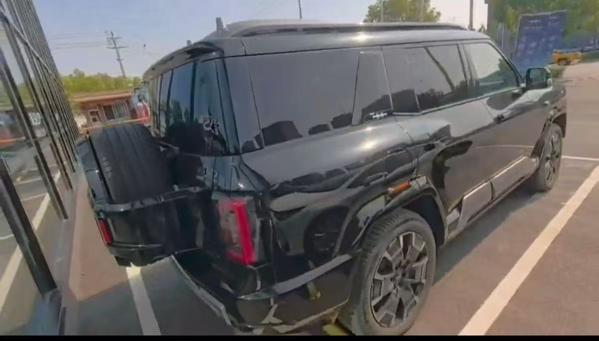 2025 BYD Leopard 8 Zhiyong Flagship Drone Edition 7-Seater