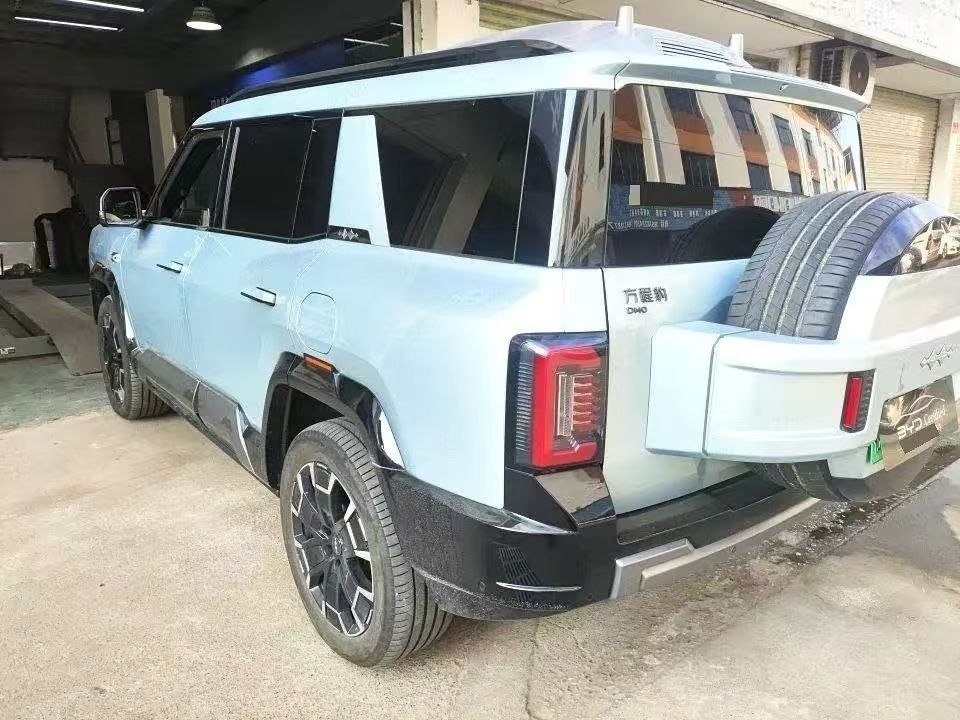 2025 BYD Leopard 8 PHEV Luxury Drone Edition