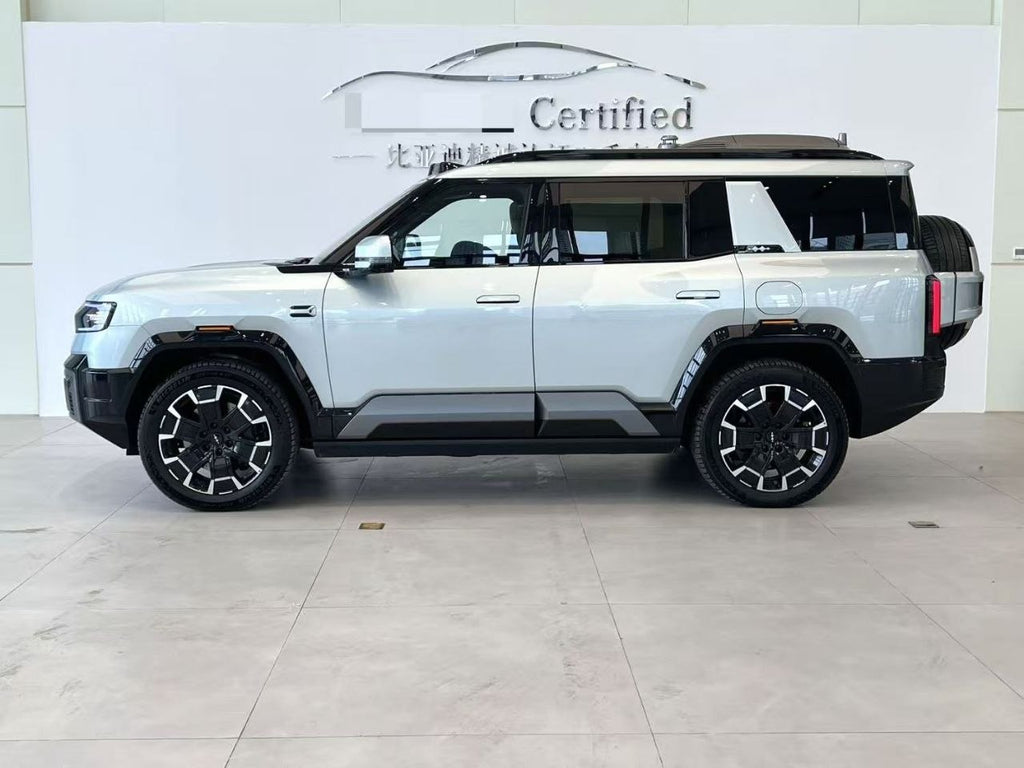 2025 BYD Leopard 8 PHEV Flagship Drone Edition